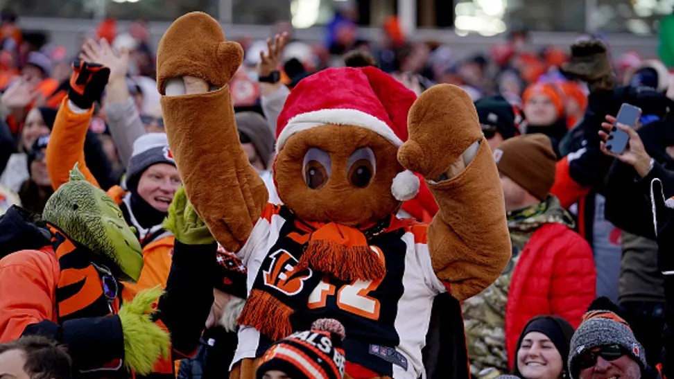 Weekly Preview: holiday football games and&nbsp;more